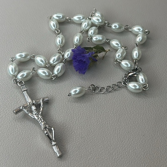 Cross choker necklace stainless and pearls 16.5” neck 🤍 - Picture 8 of 8